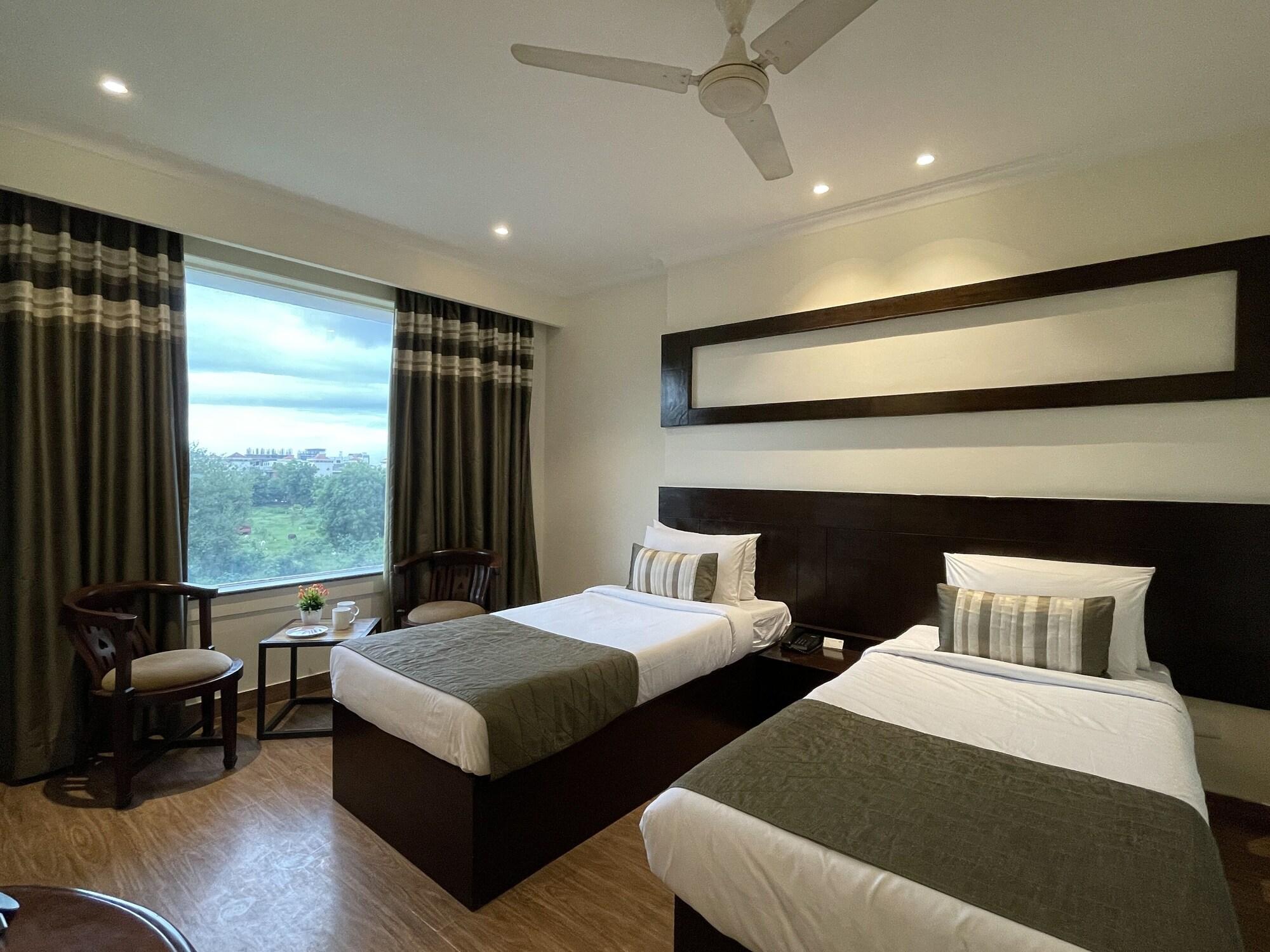 אגרה Royale Sarovar Portico Agra מראה חיצוני תמונה