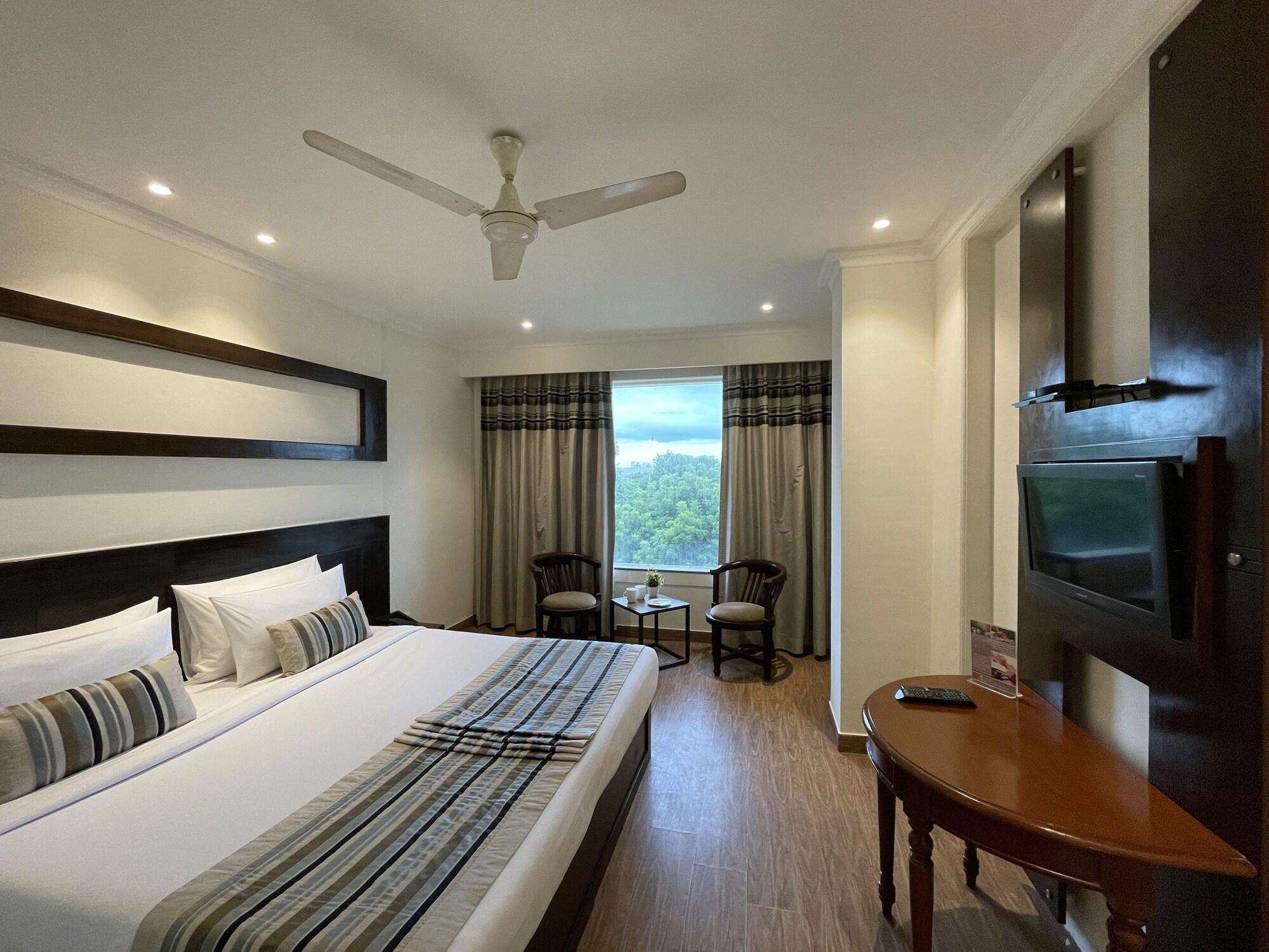 אגרה Royale Sarovar Portico Agra מראה חיצוני תמונה