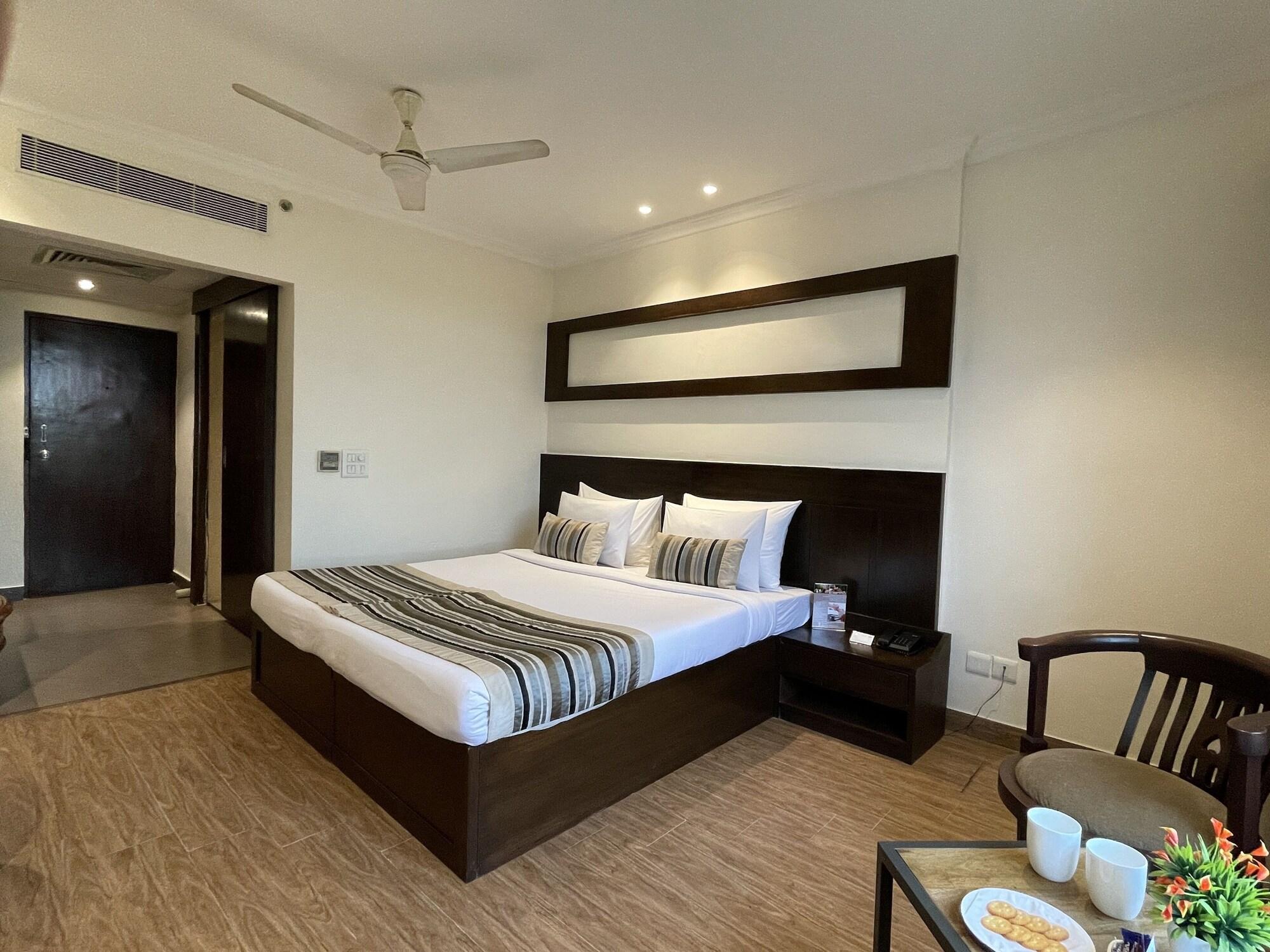 אגרה Royale Sarovar Portico Agra מראה חיצוני תמונה
