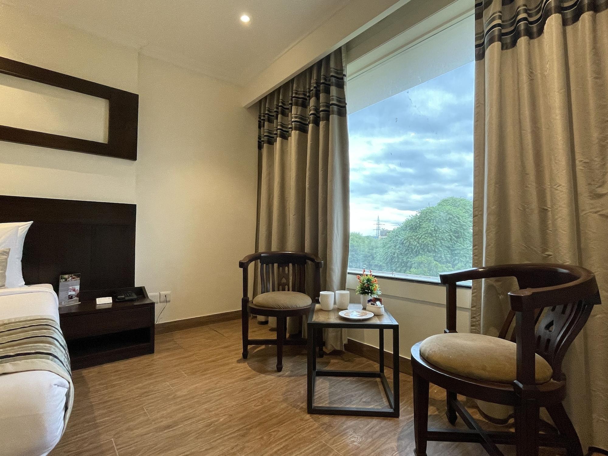 אגרה Royale Sarovar Portico Agra מראה חיצוני תמונה