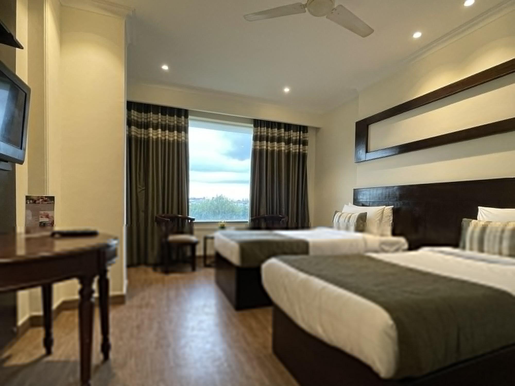 אגרה Royale Sarovar Portico Agra מראה חיצוני תמונה