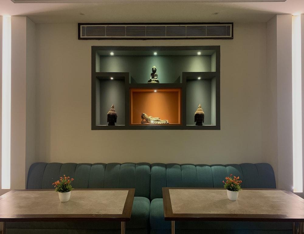 אגרה Royale Sarovar Portico Agra מראה חיצוני תמונה