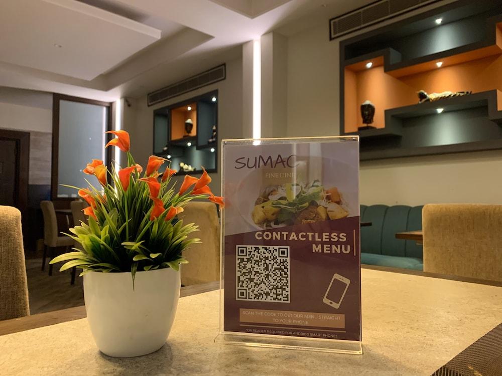 אגרה Royale Sarovar Portico Agra מראה חיצוני תמונה
