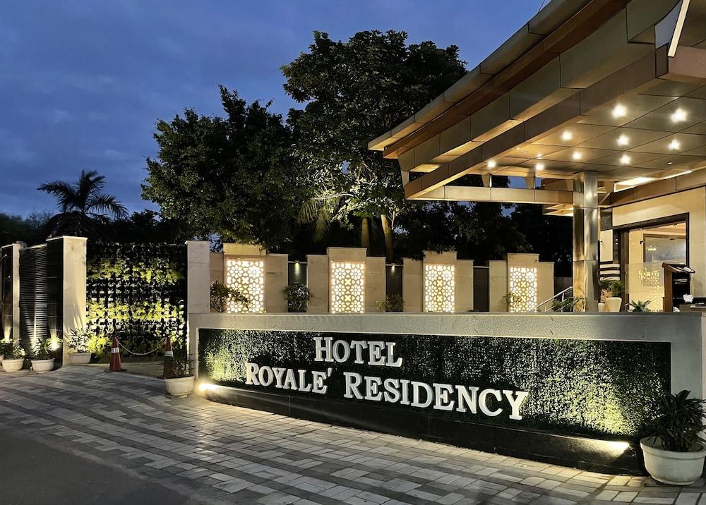 אגרה Royale Sarovar Portico Agra מראה חיצוני תמונה