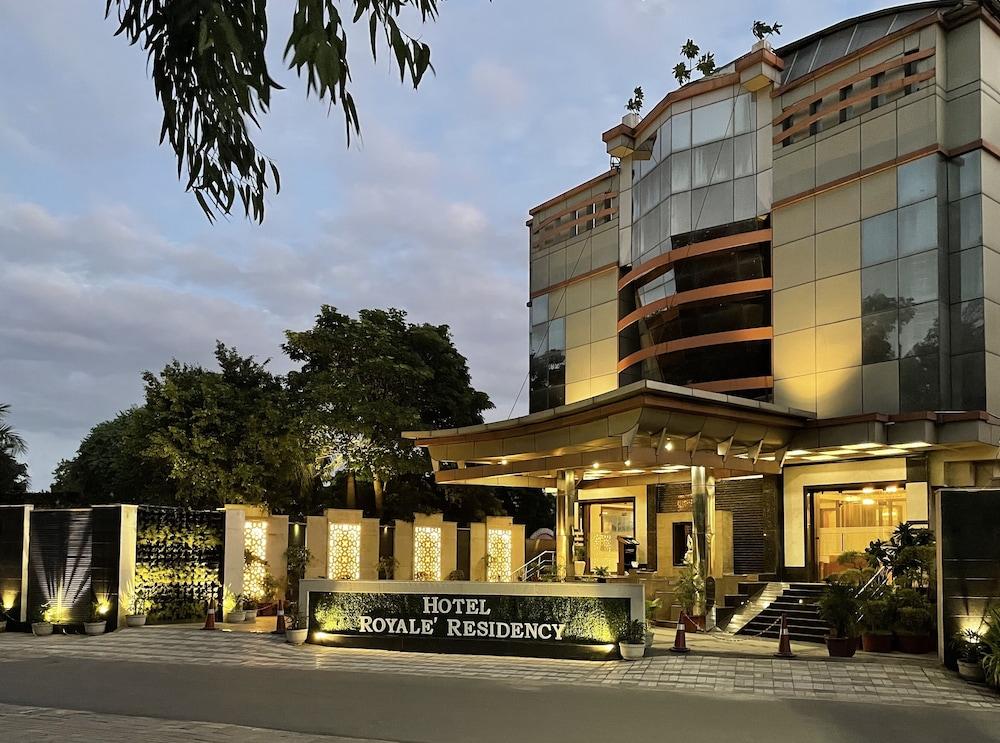 אגרה Royale Sarovar Portico Agra מראה חיצוני תמונה
