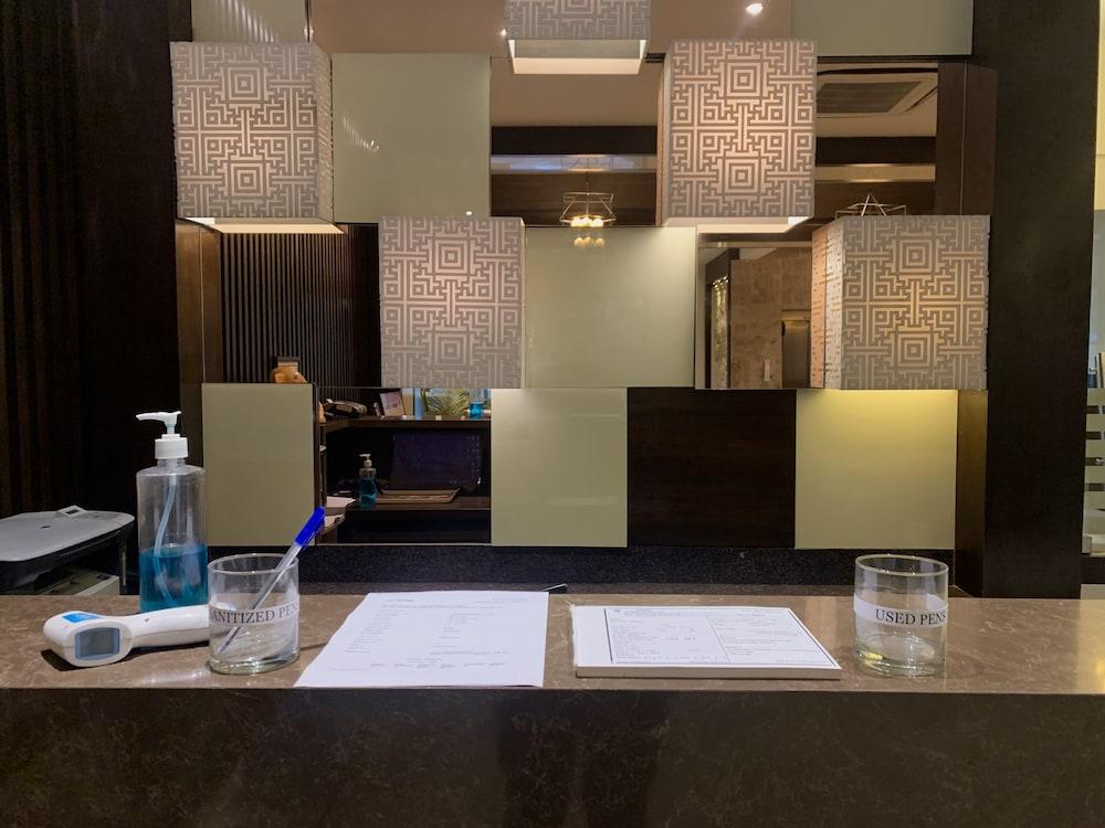 אגרה Royale Sarovar Portico Agra מראה חיצוני תמונה