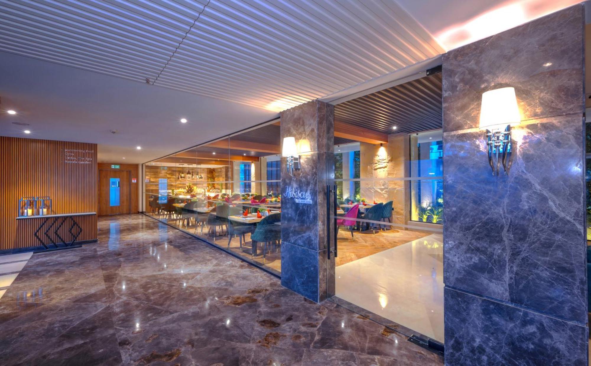 אגרה Royale Sarovar Portico Agra מראה חיצוני תמונה