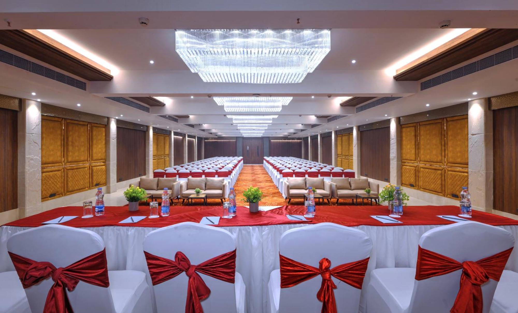 אגרה Royale Sarovar Portico Agra מראה חיצוני תמונה