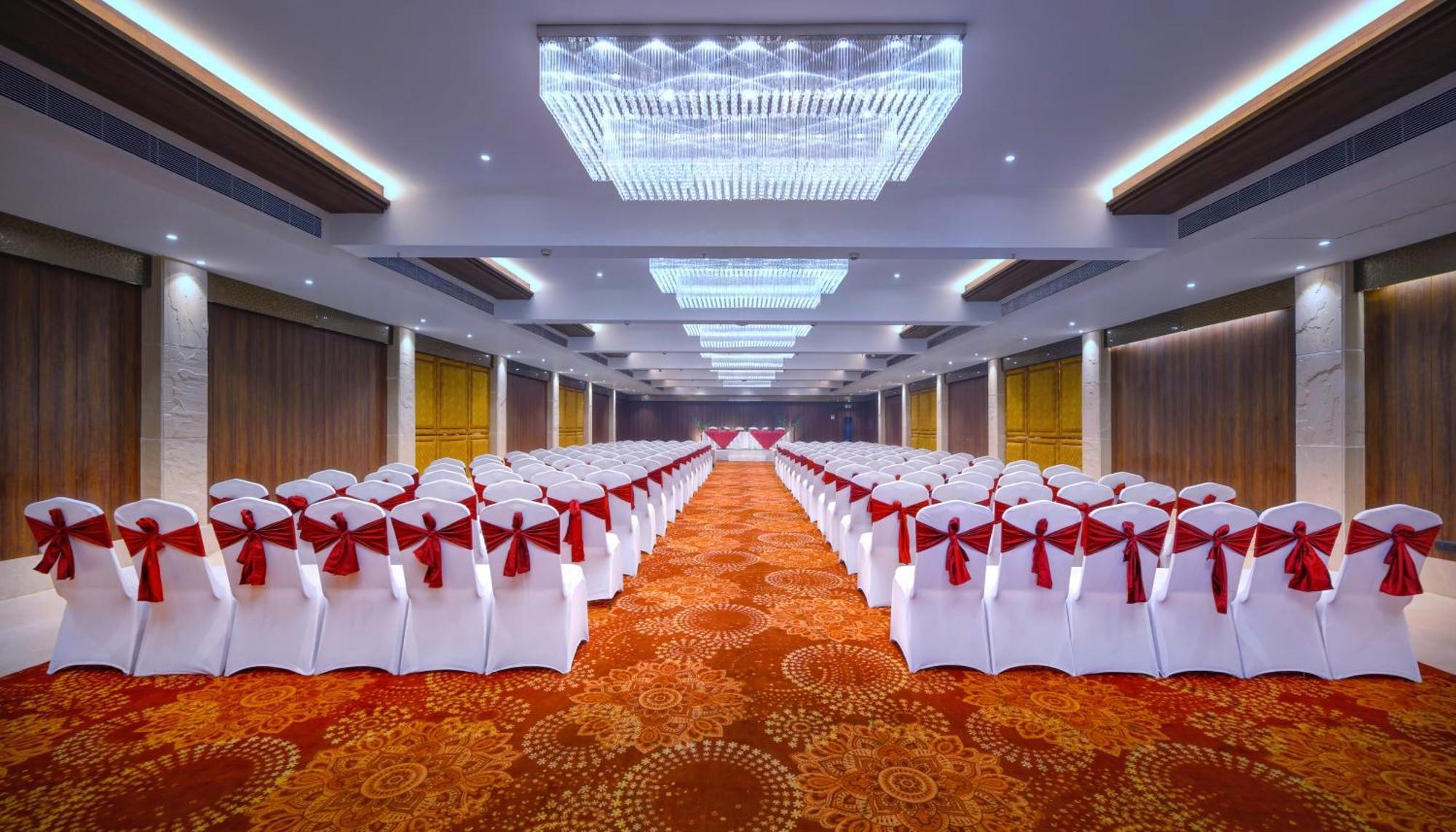 אגרה Royale Sarovar Portico Agra מראה חיצוני תמונה