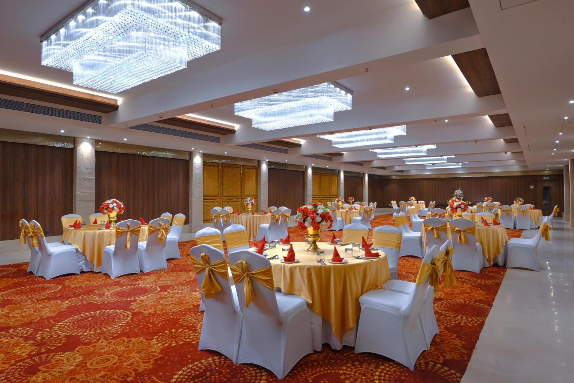 אגרה Royale Sarovar Portico Agra מראה חיצוני תמונה