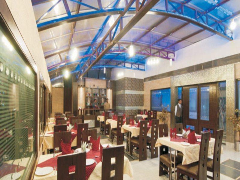 אגרה Royale Sarovar Portico Agra מראה חיצוני תמונה