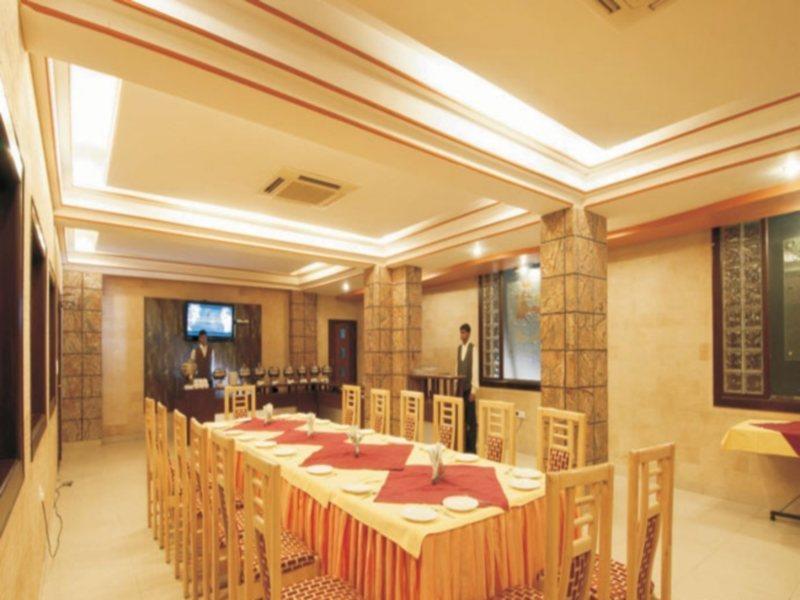 אגרה Royale Sarovar Portico Agra מראה חיצוני תמונה