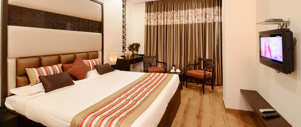 אגרה Royale Sarovar Portico Agra מראה חיצוני תמונה