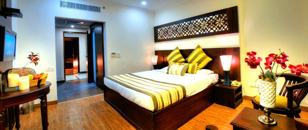 אגרה Royale Sarovar Portico Agra מראה חיצוני תמונה