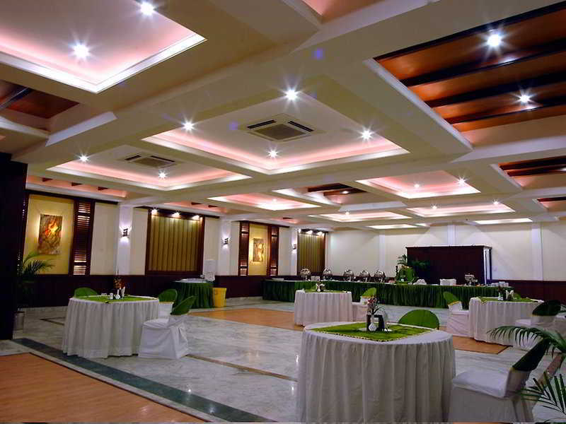 אגרה Royale Sarovar Portico Agra מראה חיצוני תמונה